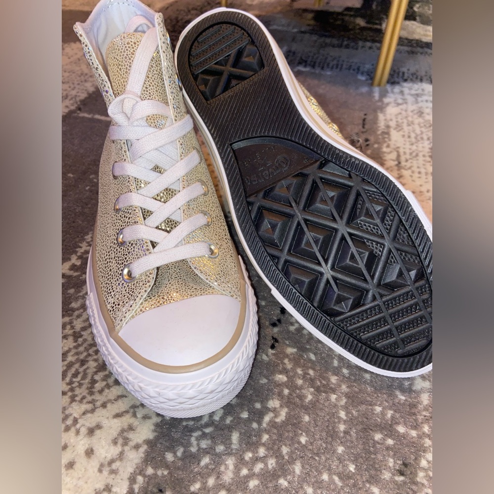Gold high top Chuck Taylors Converse w/tag!!!